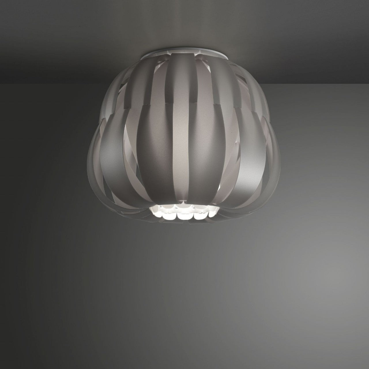 Silberne Deckenleuchte cm. 19:00 x 17:00 Uhr