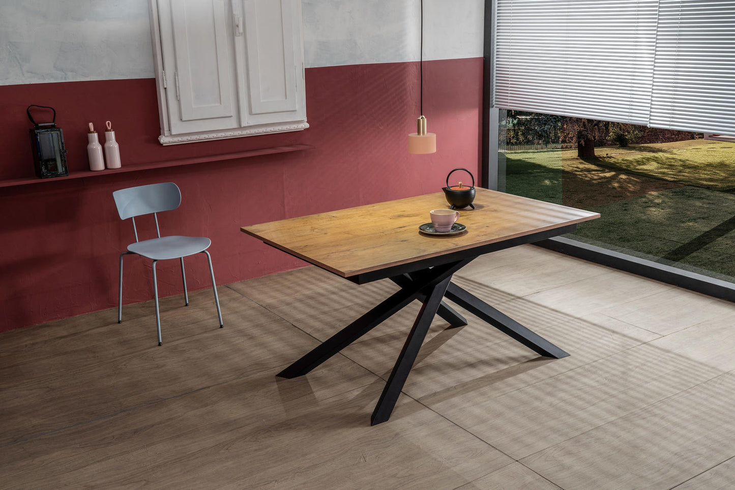 Ausziehbarer grau-schwarzer Betontisch 90 cm x 140-190 cm H. 76 cm