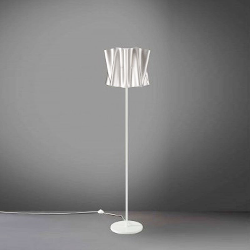 FOLIO Metall-Stehleuchte mit Sockel und Stiel, silberner Lampenschirm, Durchmesser 40 x H164 cm