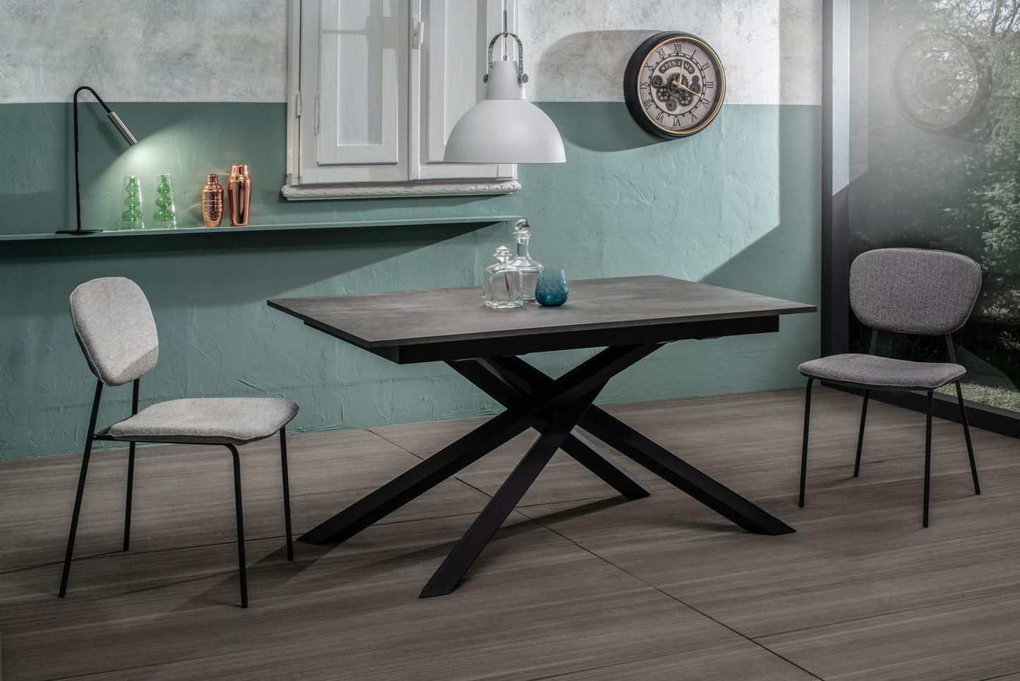 Ausziehbarer grau-schwarzer Betontisch 90 cm x 140-190 cm H. 76 cm