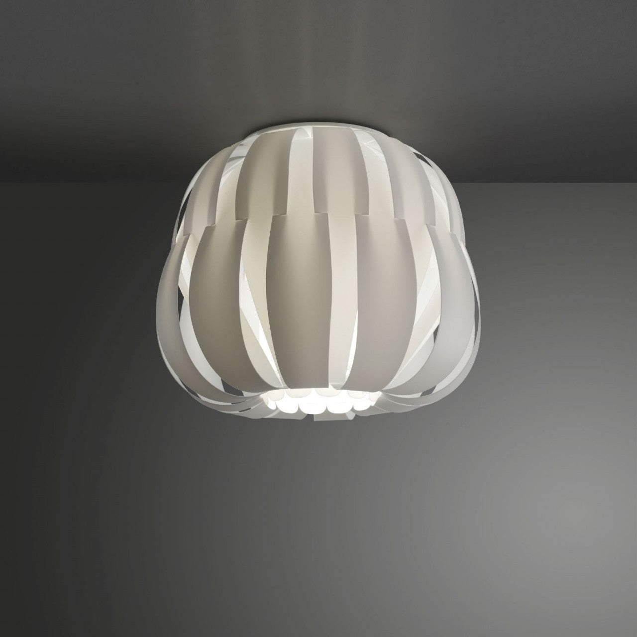 Weiße Deckenleuchte cm. 19:00 x 17:00 Uhr