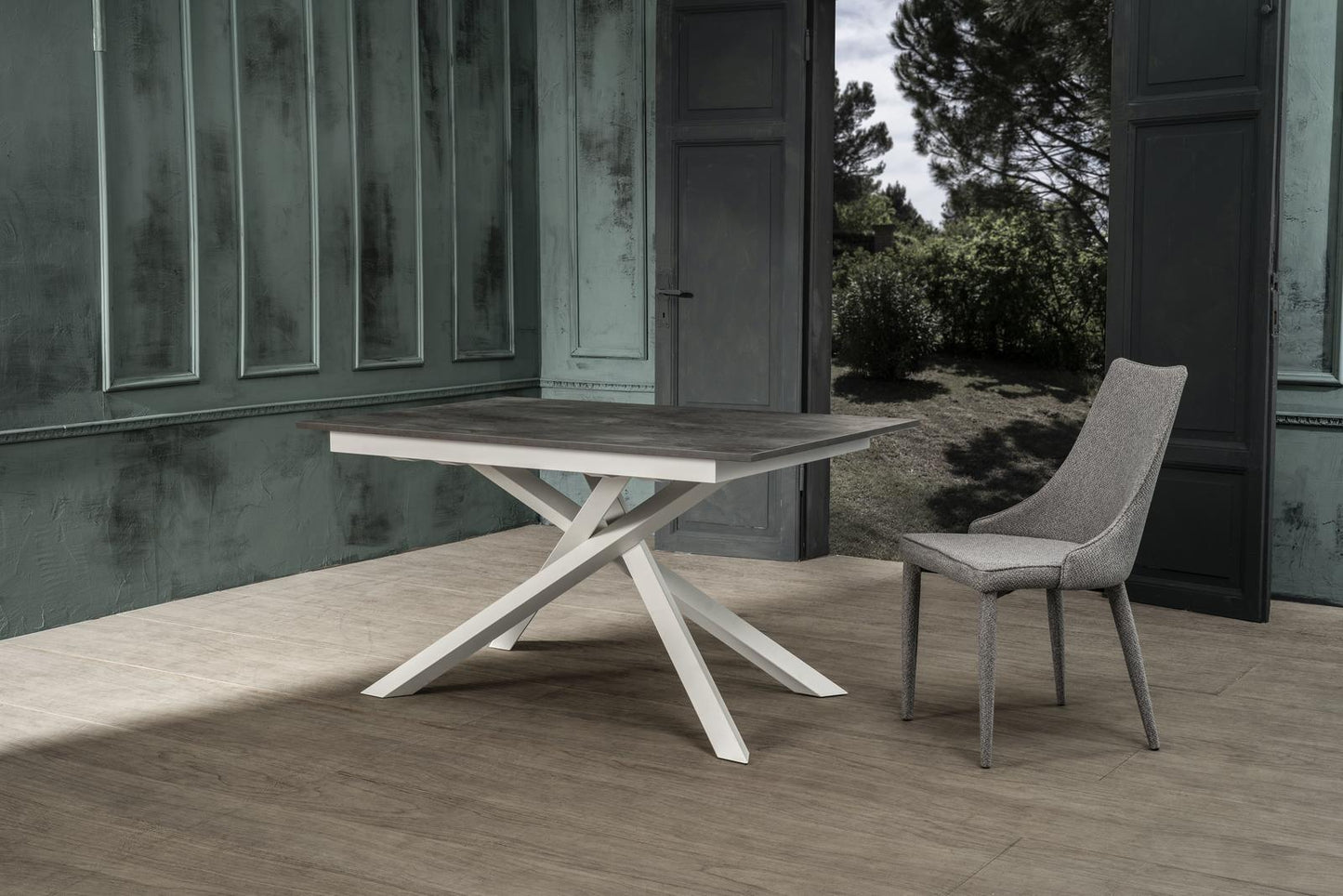 Ausziehbarer grau-weißer Betontisch 90 cm x 140-190 cm H. 76 cm