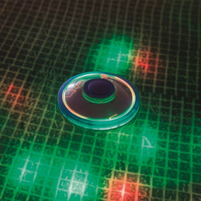 Schwimmender Brunnen mit LED-Leuchten