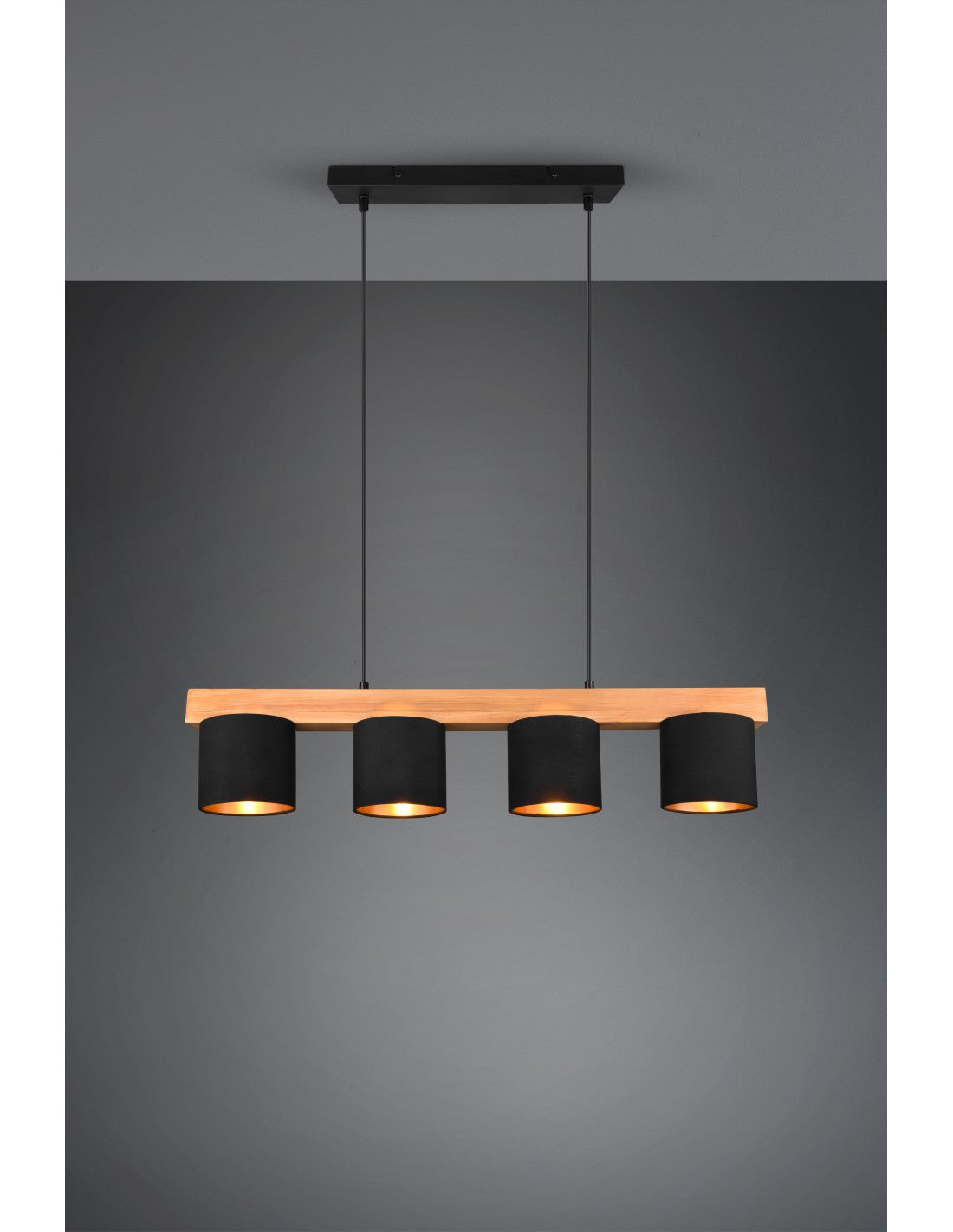 Linearer Kronleuchter aus Holz mit 4 schwarzen Lampenschirmen Cameron Trio Lighting