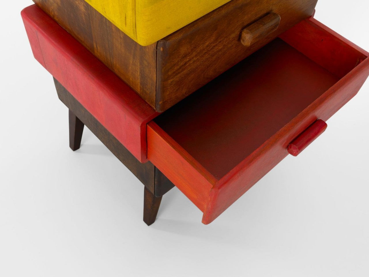Moderne Kommode aus braunem und mehrfarbigem Holz, 57 x 45 x H 110 cm