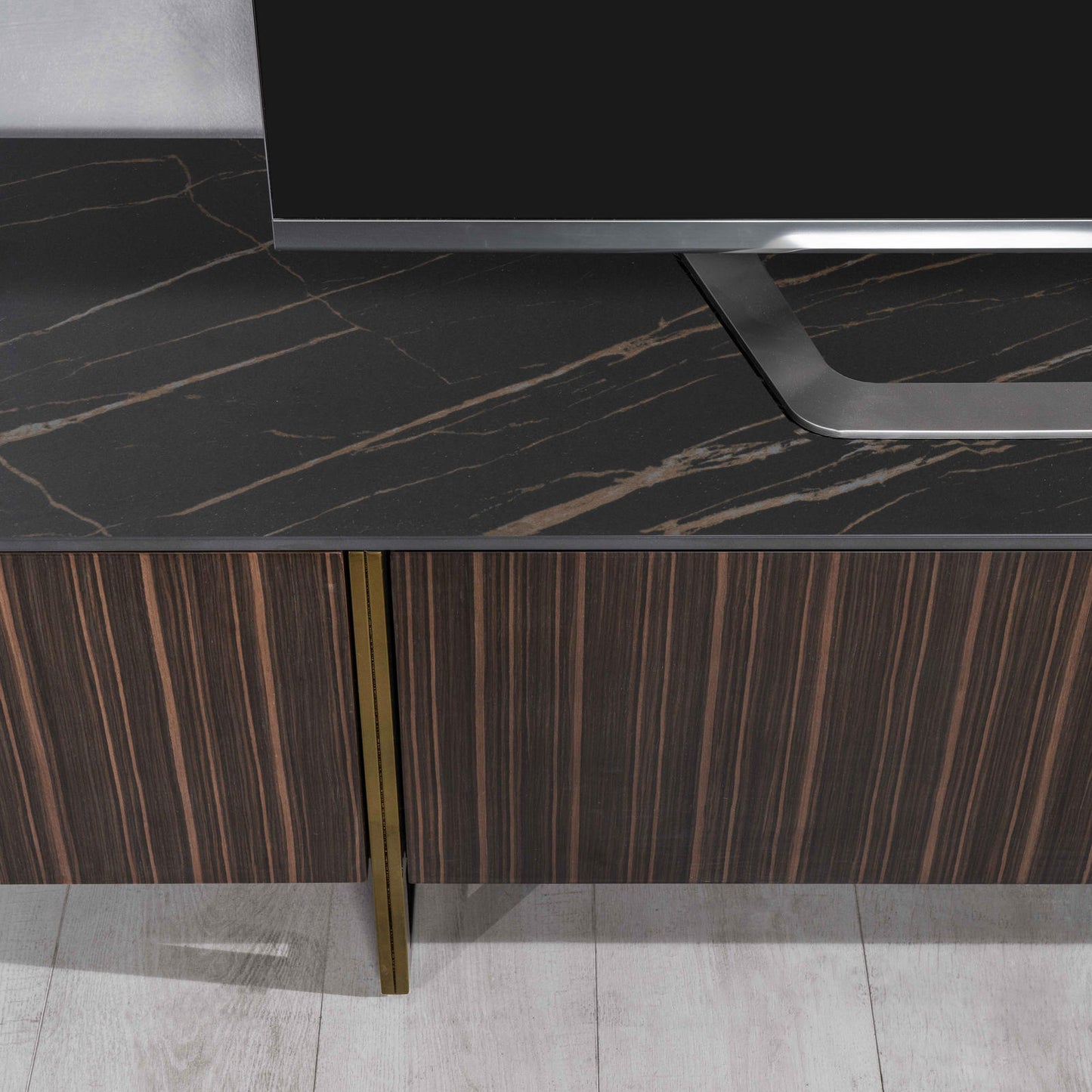 TV-Ständer aus schwarzem Ebenholz, 400 cm x 1800 cm, H. 450 cm