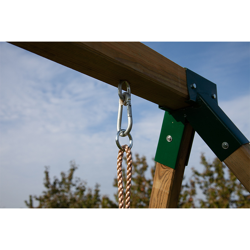 Einzelne Holzschaukel