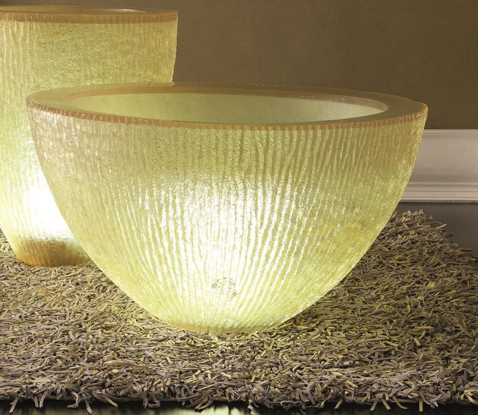 Weiße Harzvase 80x80x45h cm