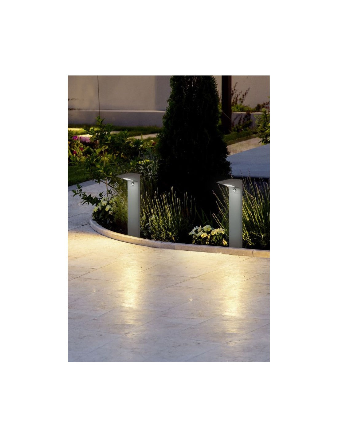 Anthrazitfarbener IP54-Aluminium-LED-Außenpoller mit Nelson Trio Lighting-Bewegungssensor