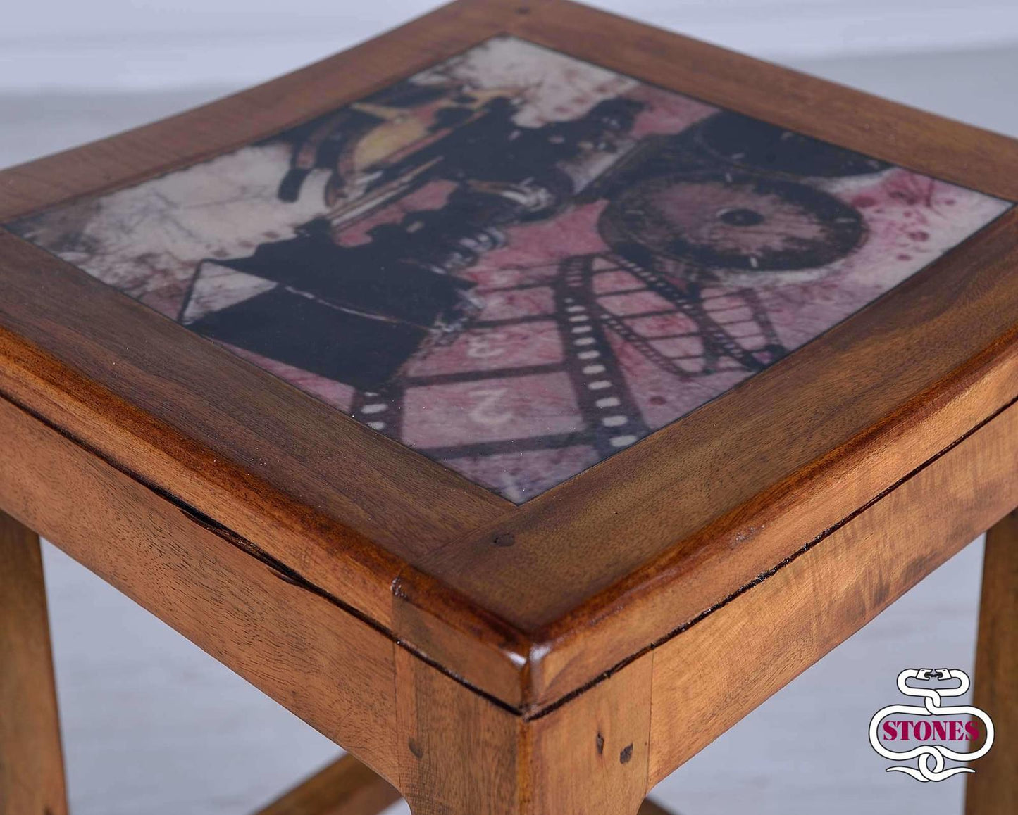 Mehrfarbiger Holzhocker 35x35x75h cm