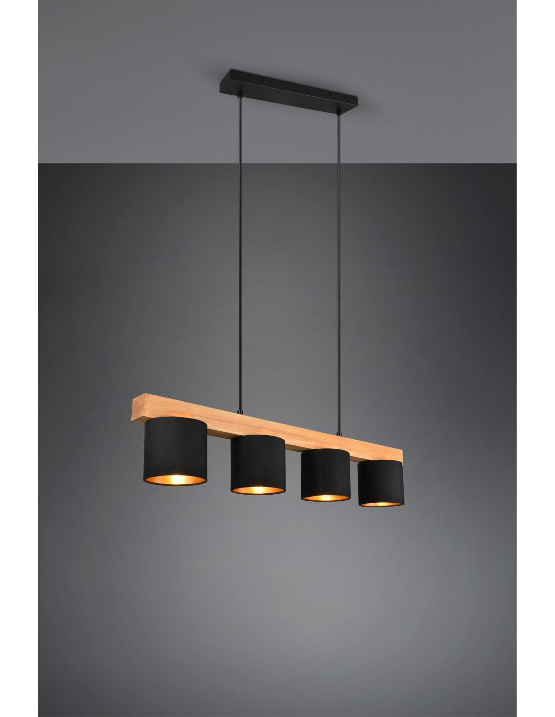 Linearer Kronleuchter aus Holz mit 4 schwarzen Lampenschirmen Cameron Trio Lighting