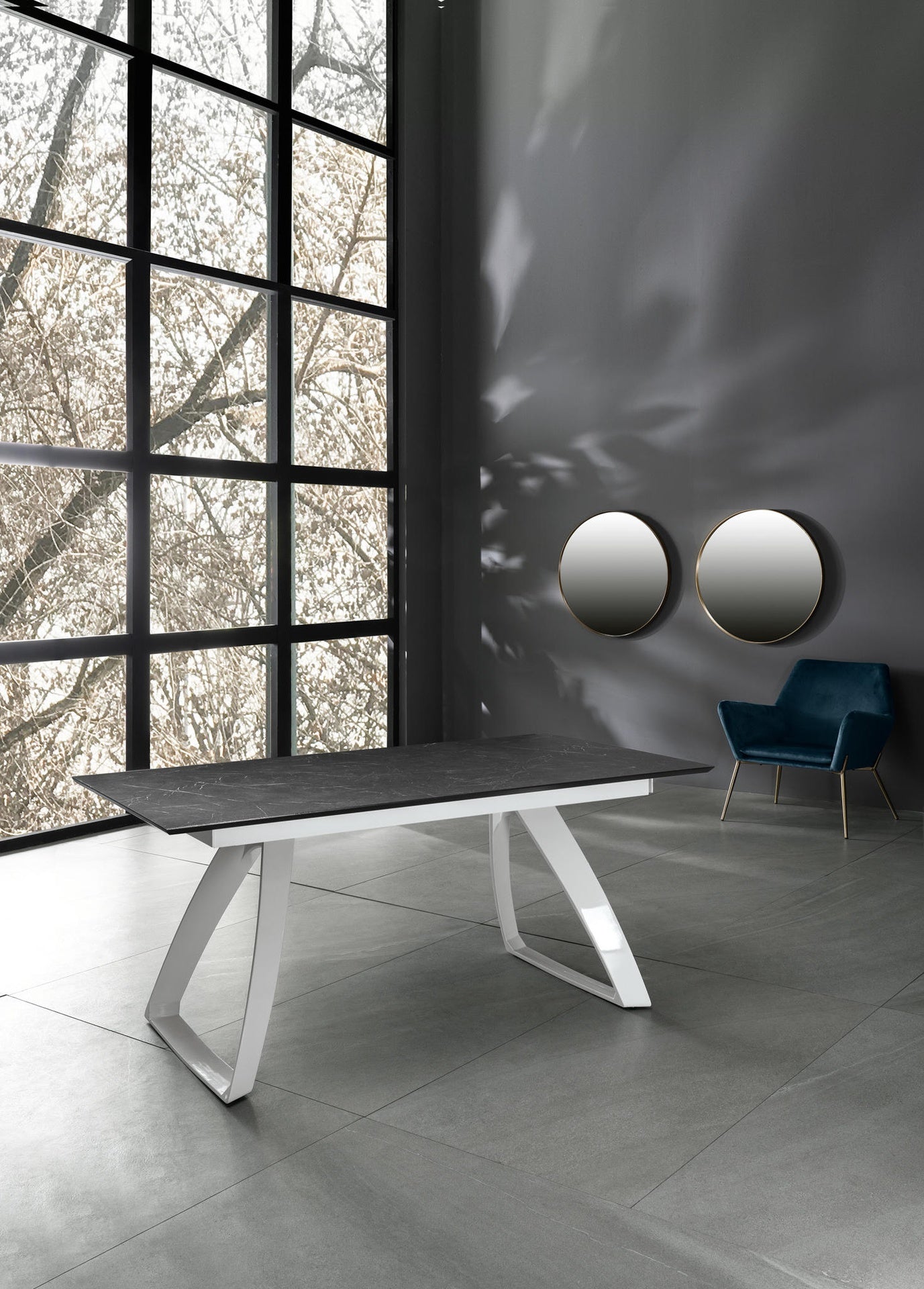 Ausziehbarer Tisch mit Aluminiumbeinen und schwarzer Platte 170/270x90x76h cm