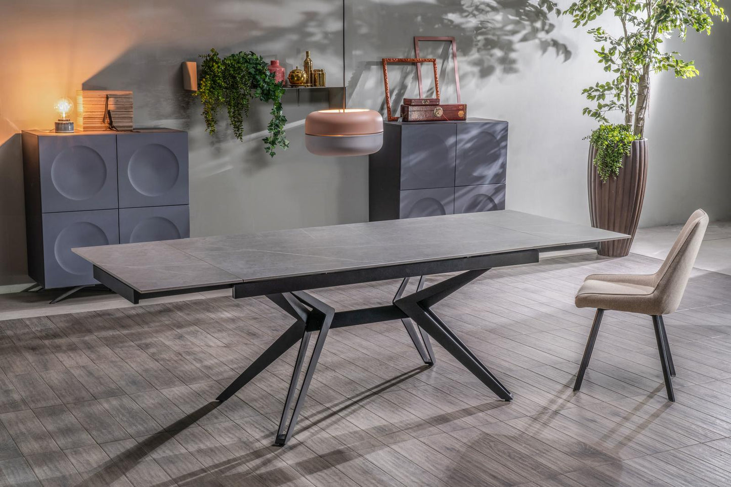 Ausziehbarer grau-schwarzer Tisch 90 cm x 160-240 cm cm H. 76 cm