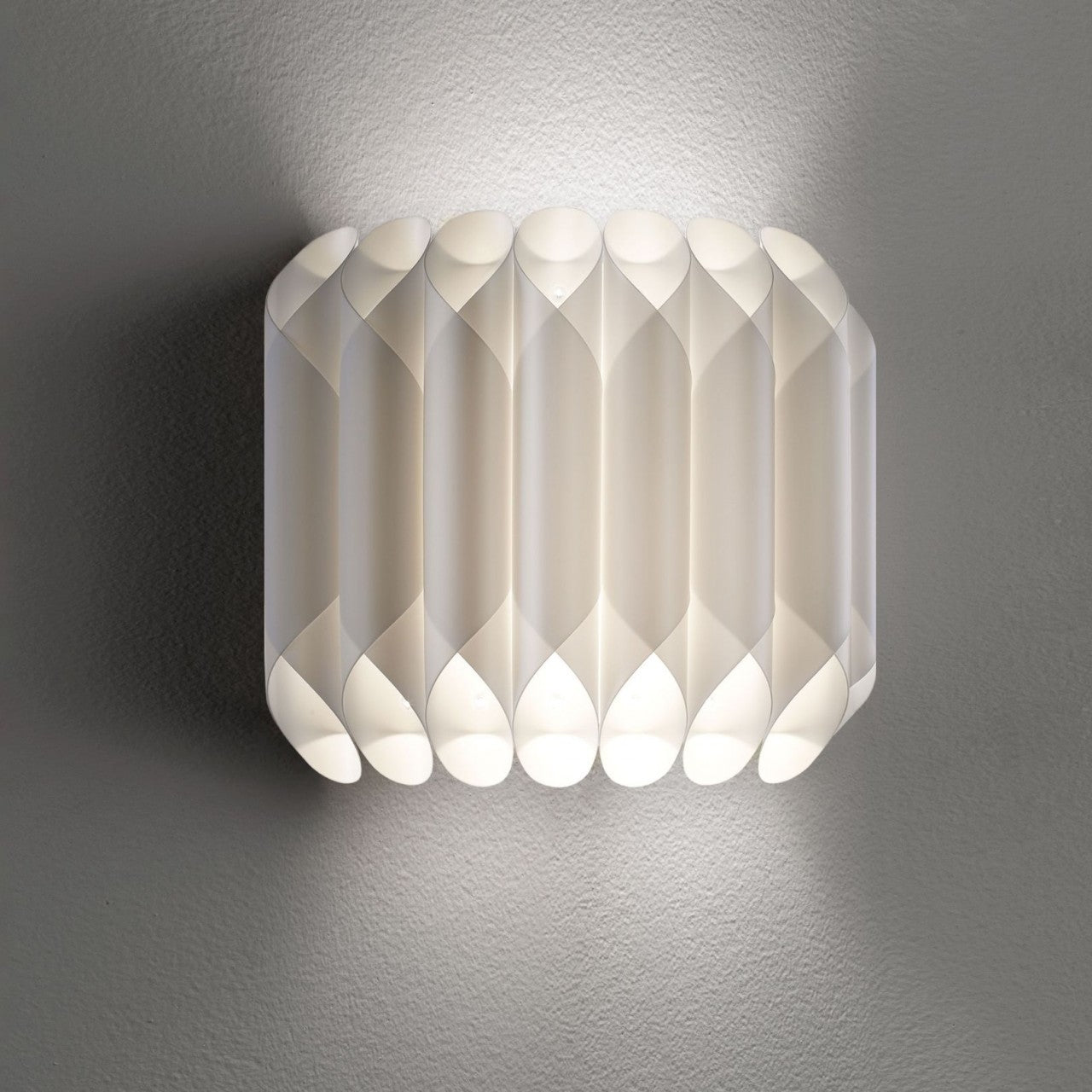 Moderne weiße Wandleuchte cm. 32 x 16 x 30h