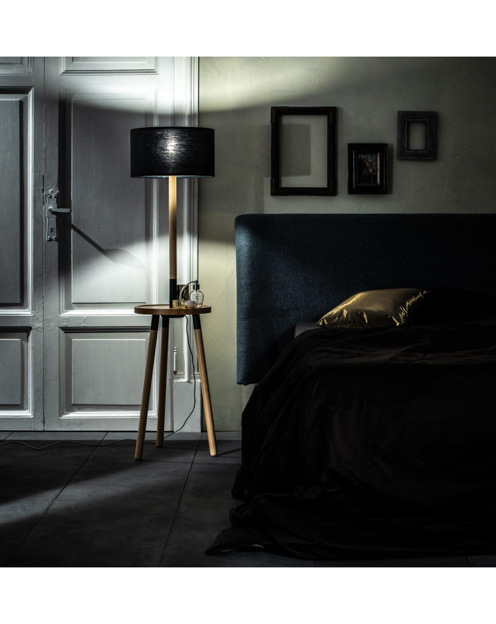 Arohx-Rohe-Glühlampen aus schwarzem Gewebe und aus STS-Holz