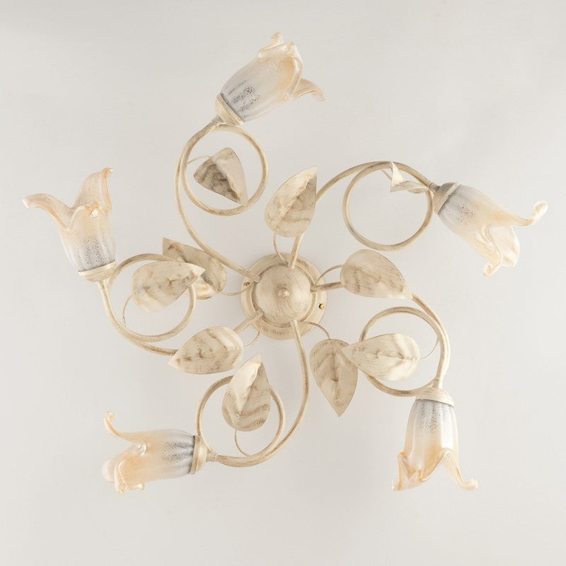 Deckenleuchte aus Eisen, Elfenbein, Gold, Glas, Weiß, Bernstein, fünf Lichter, 70 x H20 cm