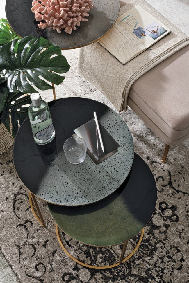 Set mit 3 Couchtischen aus Metall im Atmosphärenstil