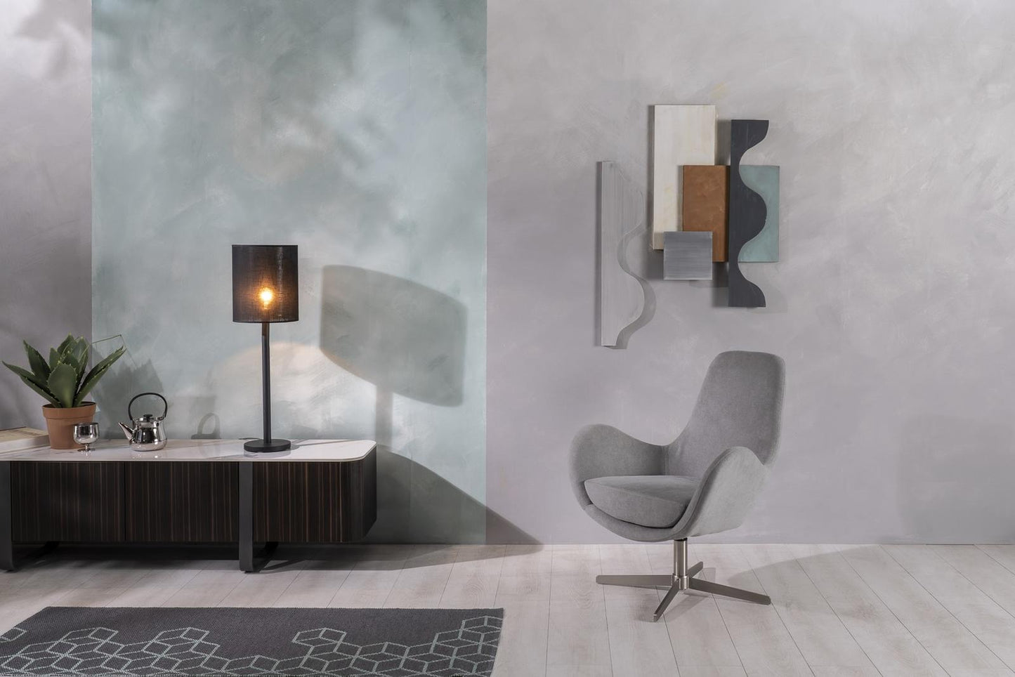 Hellgrauer Drehsessel 64 cm x 72 cm H. 42 cm