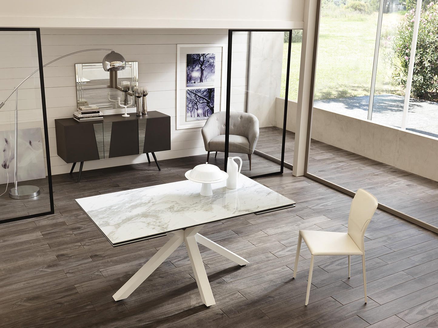 Ausziehbarer Tisch aus weißem Keramik, weißem Marmor, 90 cm x 160–240 cm, H. 76 cm