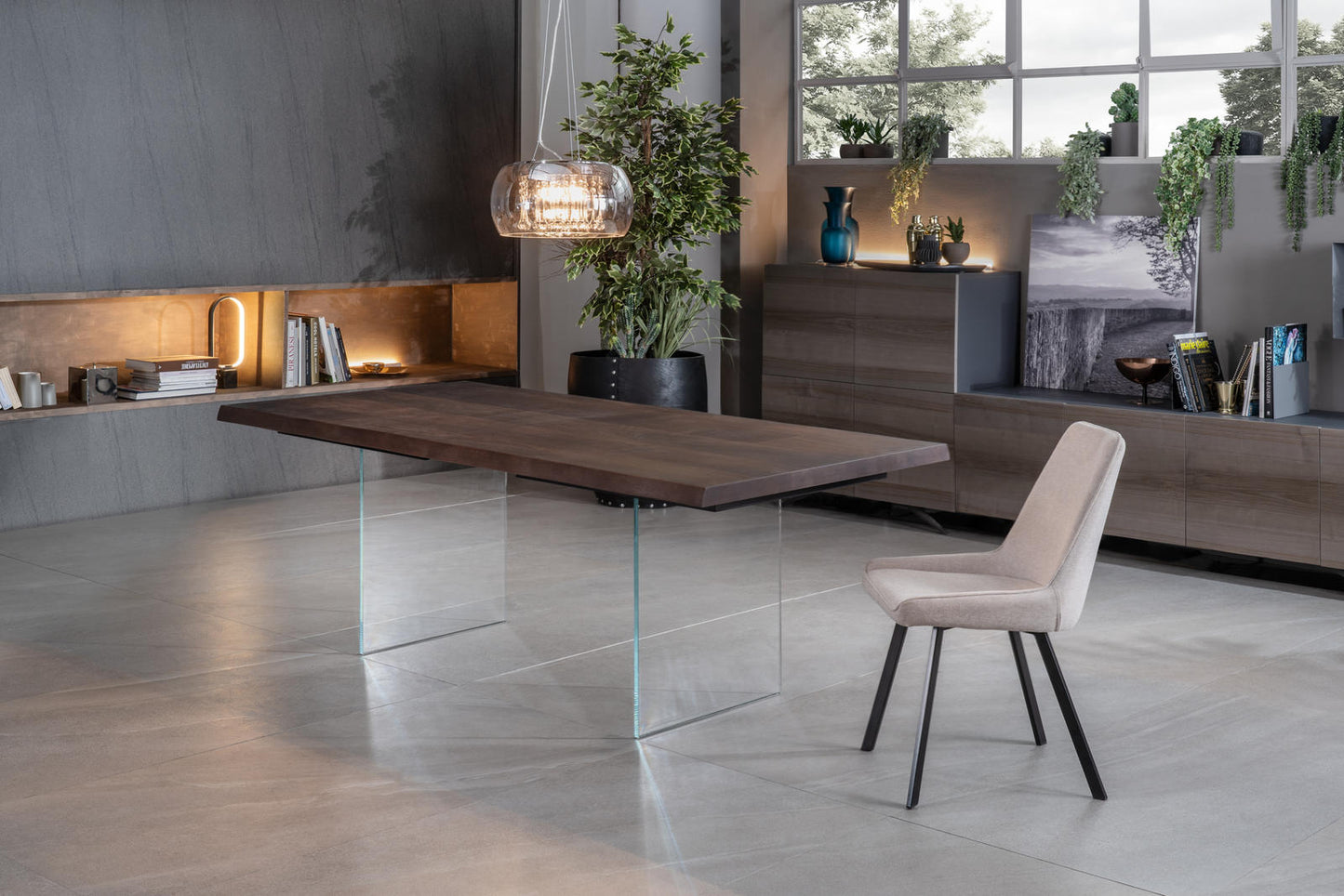 Ausziehbarer Tisch aus wärmebehandelter Eiche und Glasbeinen 200/300x100 cm