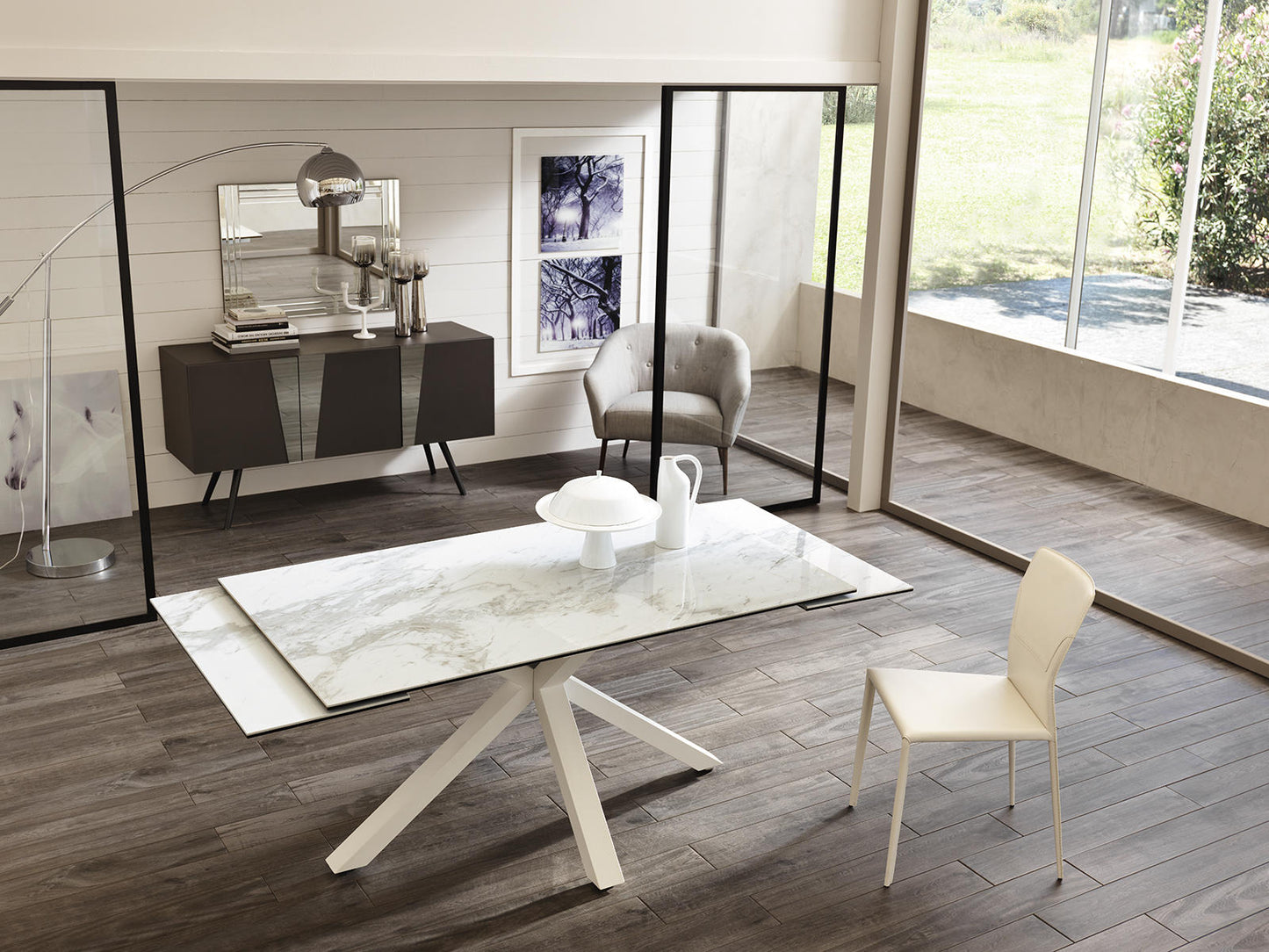 Ausziehbarer Tisch aus weißem Keramik, weißem Marmor, 90 cm x 160–240 cm, H. 76 cm