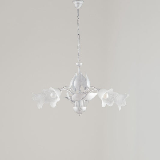 Weiß-silberner Eisen-Kronleuchter mit fünf Lichtern und weißem Alabasterglas, 68 x H43 cm