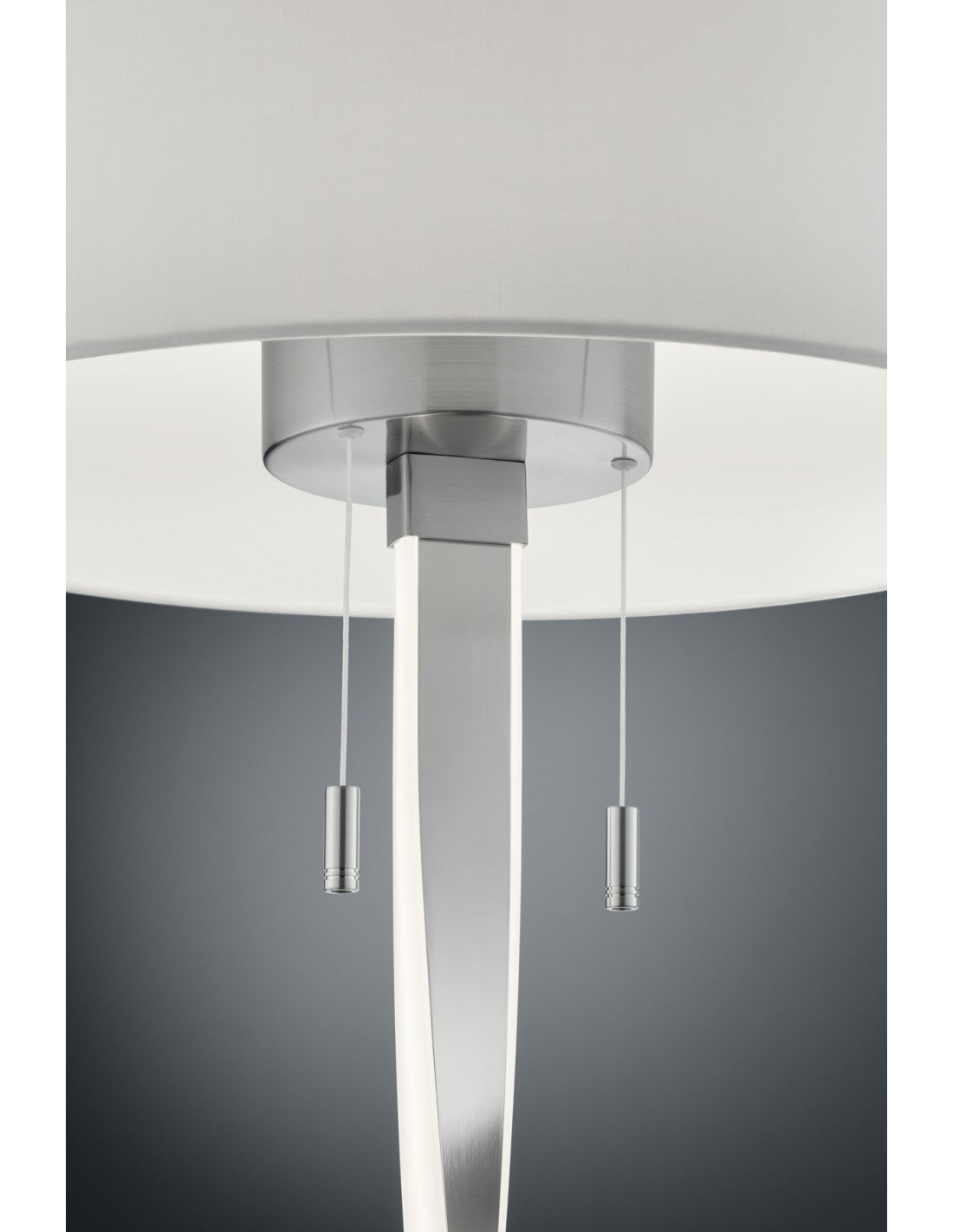Nandor Nickel Moderne Stehlampe mit Led Trio Lighting Lampenschirm und Rahmen