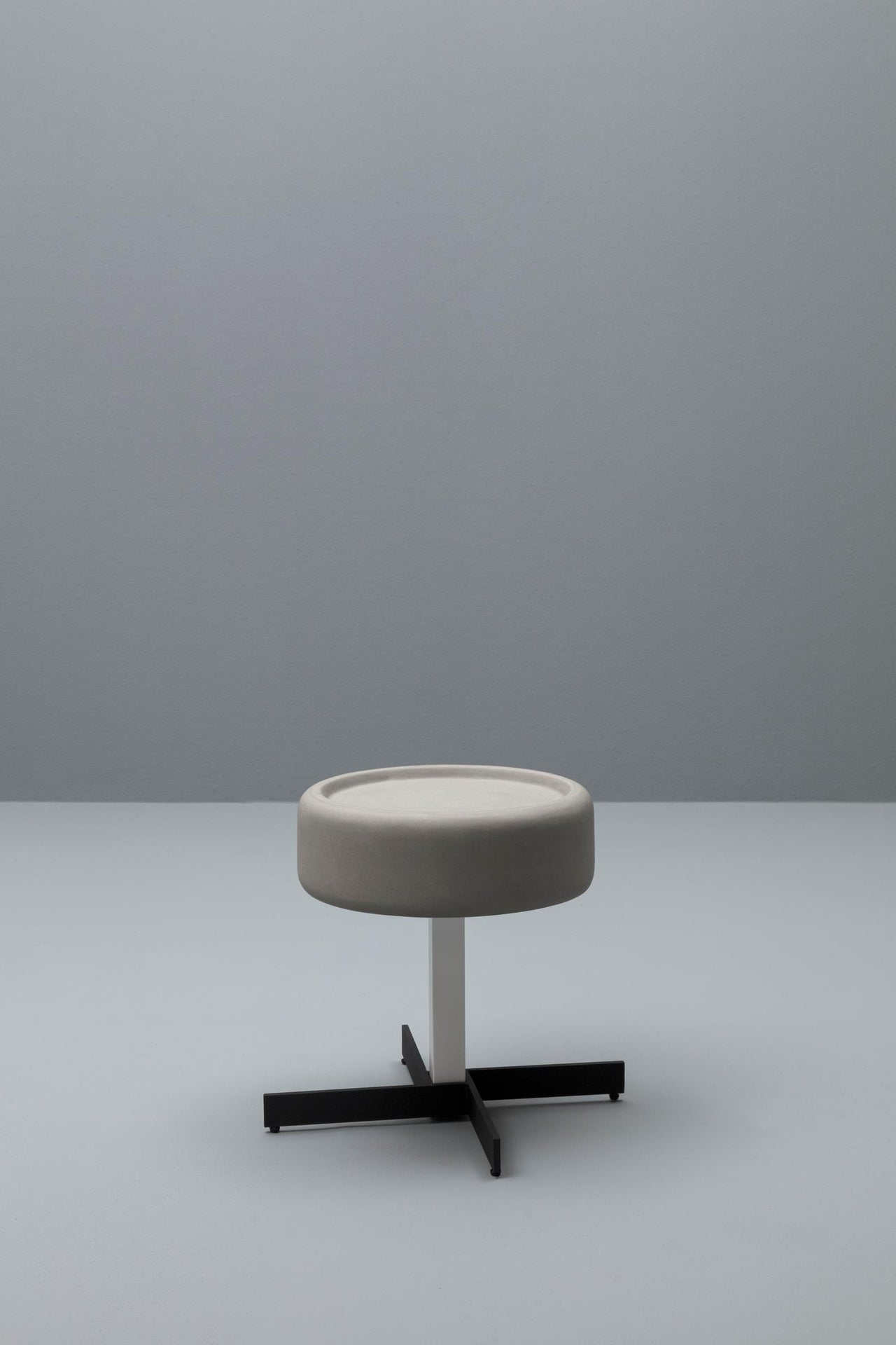 MDF-Couchtisch mit grauer Platte (B x T x H): 42 x 42 x 52 cm