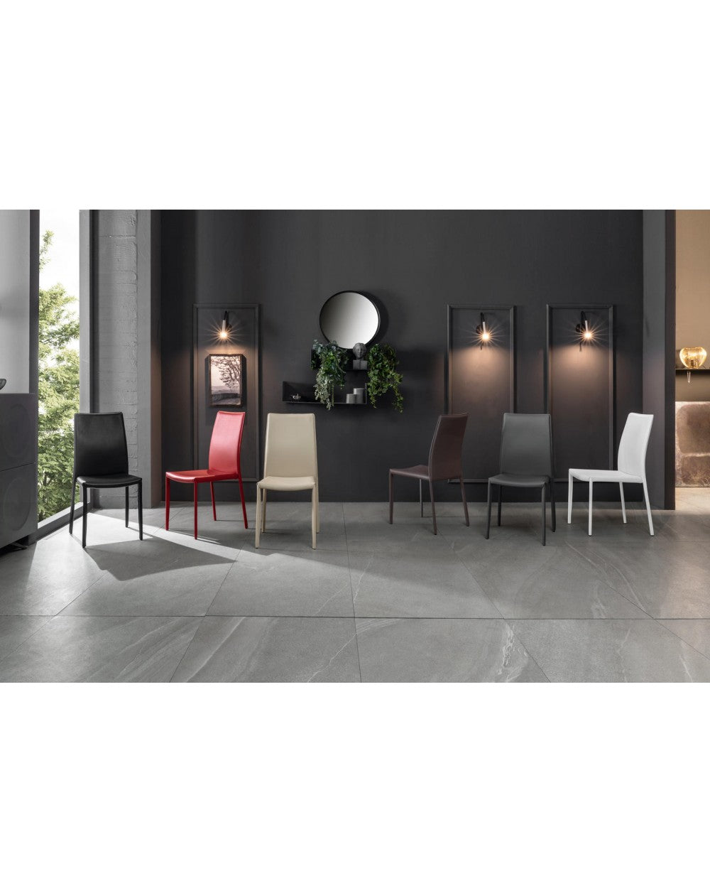 Kitty-Kitty-Kitty-STS und Weiße Metall-Sedies