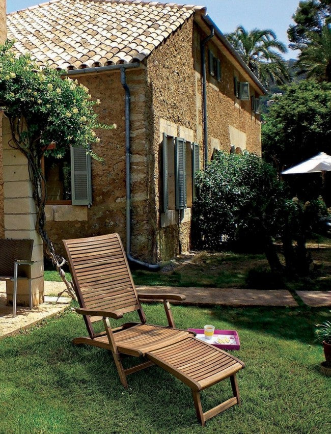 Liegesessel mit Holzarmlehnen im klassischen Stil