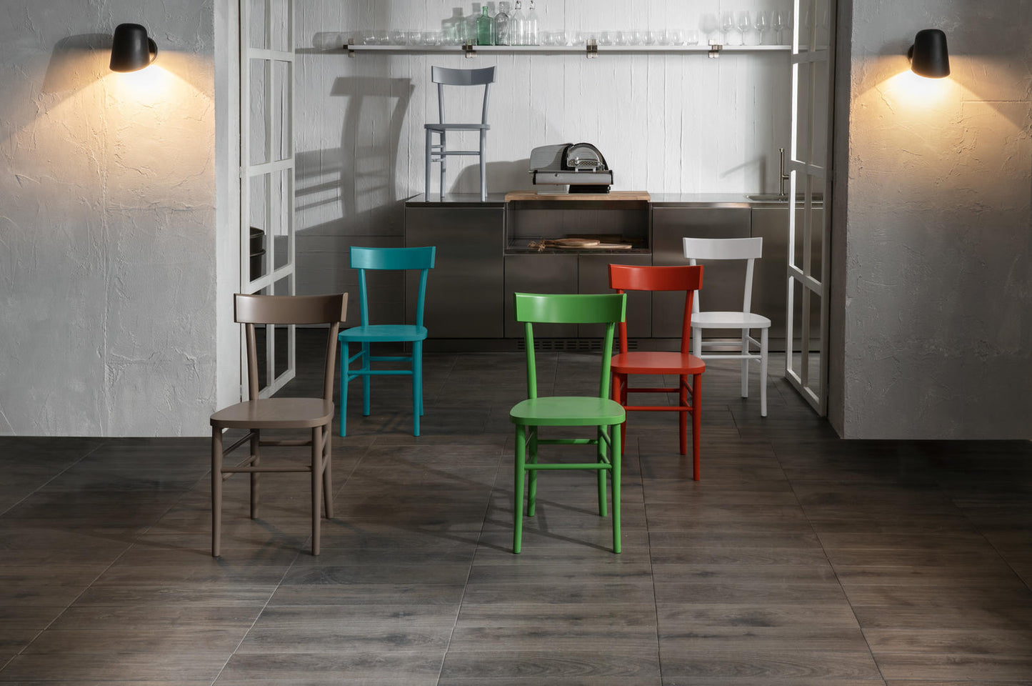 2x Stuhl aus hellgrau lackiertem Holz 48x39x80h cm