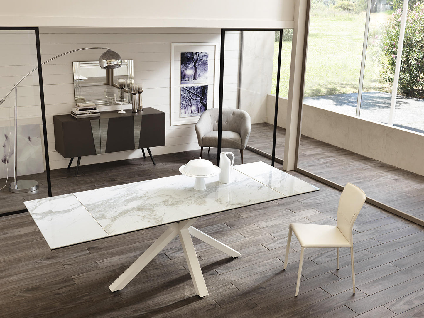 Ausziehbarer Tisch aus weißem Keramik, weißem Marmor, 90 cm x 160–240 cm, H. 76 cm