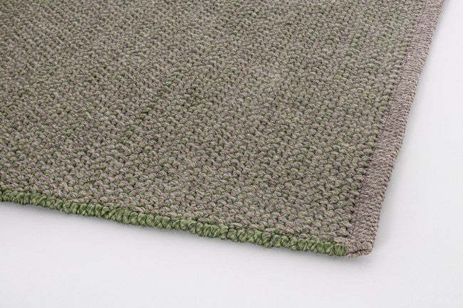 Grüner Outdoor-Teppich aus handgefertigter Kunstfaser 170x240