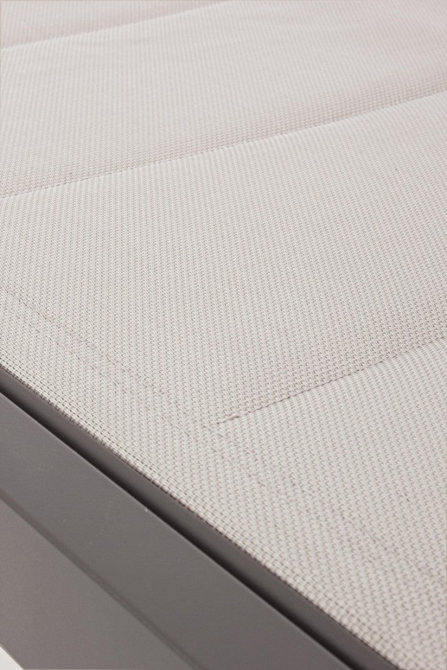 Hilde Kaffee-Hochbett aus Aluminium mit Rollen