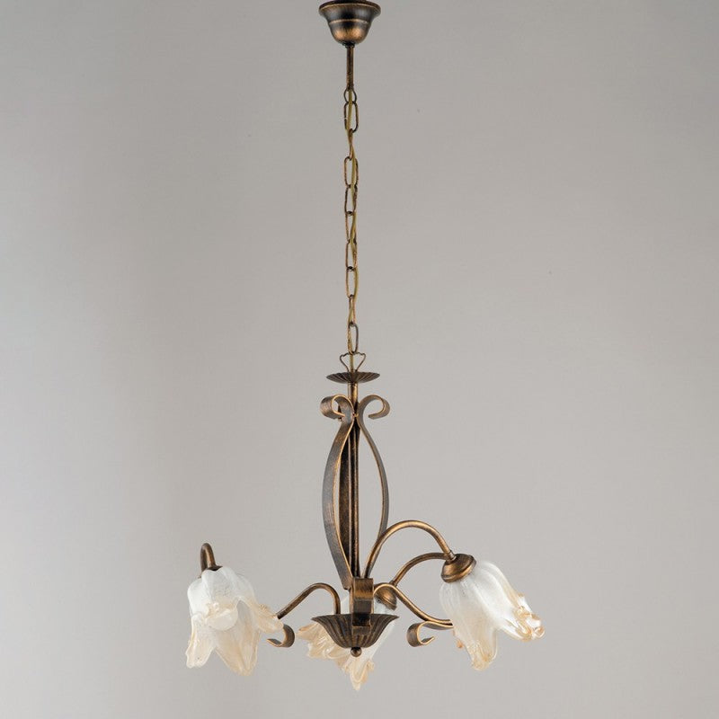 Kronleuchter aus goldbraunem Eisen, drei Lichter, Lampenschirme aus bernsteinfarbenem weißem Glas, 51 x H43 cm
