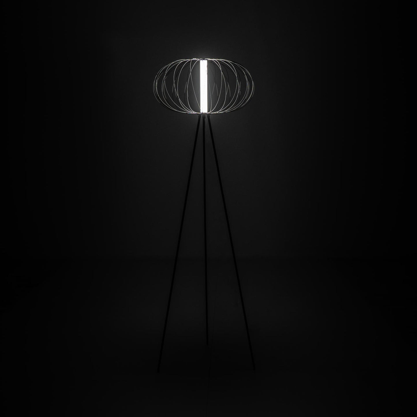 Stahlbodenlampe mit schwarzer Lucido 50x50x150h-cm-Paralumen