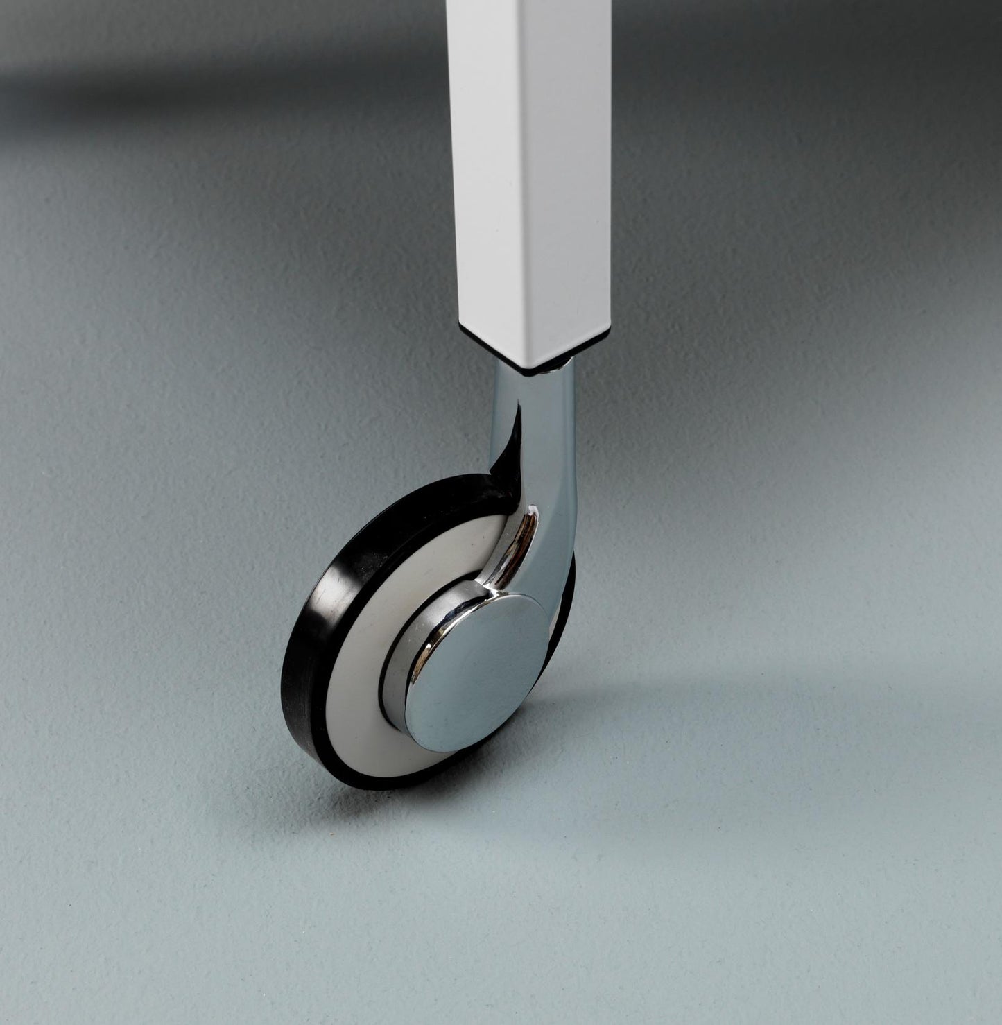 Wasserwagen aus weißem Metall 40x75x80h cm