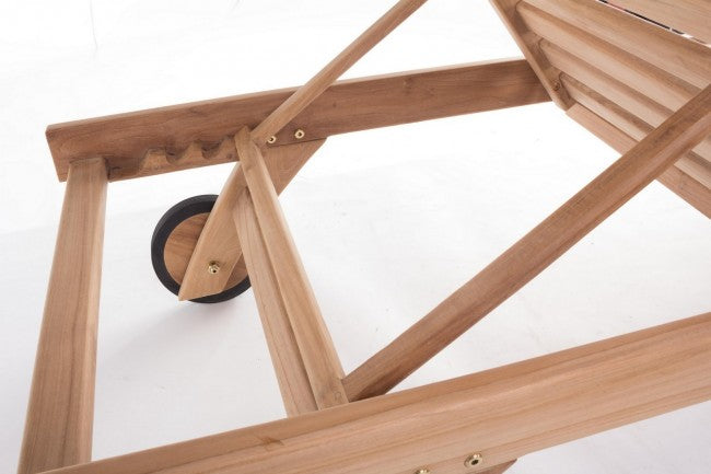 Sonnenliege mit Teakholzrädern