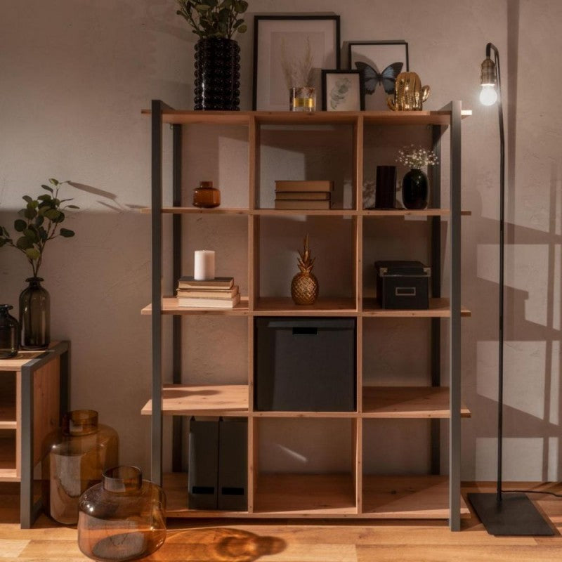 Würfelförmiges Bücherregal aus Eiche mit anthrazitfarbenen Profilen, 107 x 39 x H. 145 cm