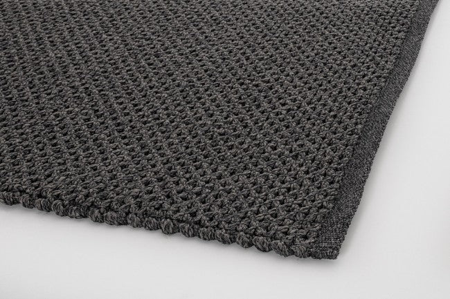 Grauer Outdoor-Teppich aus handgefertigter Kunstfaser 170x240